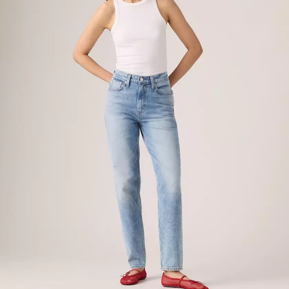 Levi’s 80s Mom Jean. (Cut hem) - Picture 3 of 7